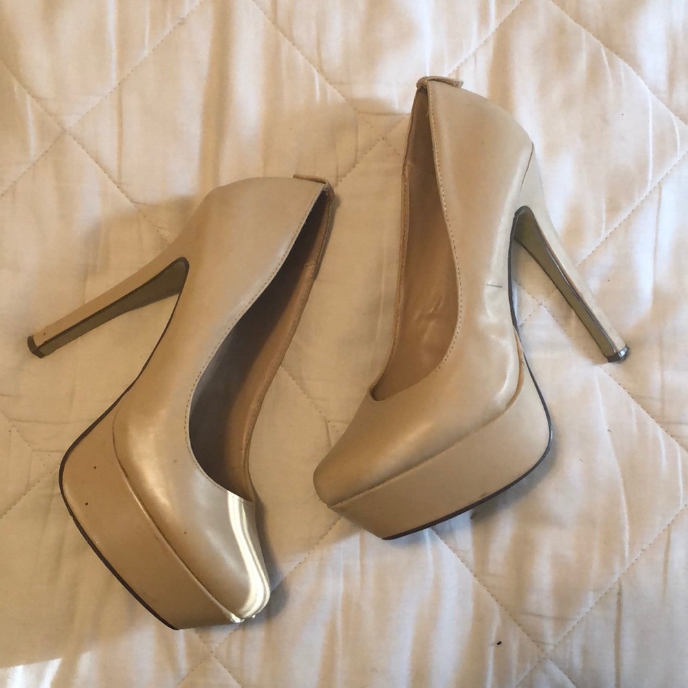 Nude platform pump